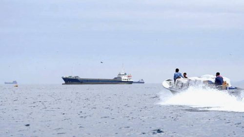 ফের কড়াকড়িতে হরমুজ প্রণালি, কারণ জানাল ইরান
